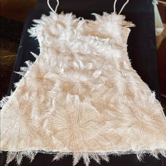 Boho Faux Feather Appliqué Luma Innocence Lux Embroidered Mini In Cut Detailing - Picture 5 of 9